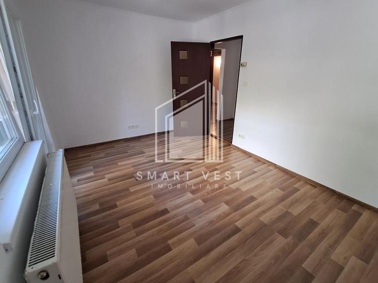 Apartament cu 4 camere decomandat în Micro 16