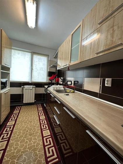 Apartament cu 3 camere semidecomandat, mobilat în Podu Roș