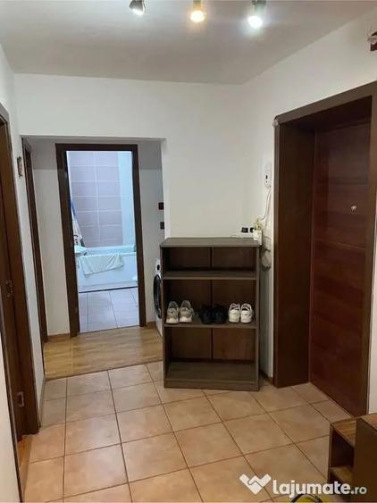 Apartament cu 3 camere decomandat în Piața Centrală