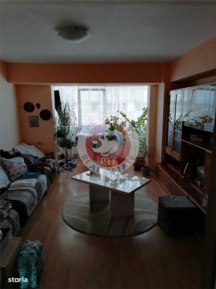 Apartament cu 3 camere decomandat în Rahova