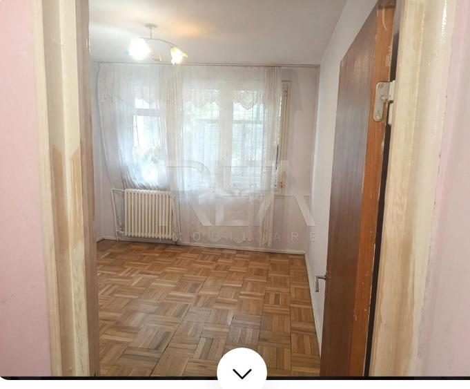 Apartament cu 3 camere semidecomandat în Berceni