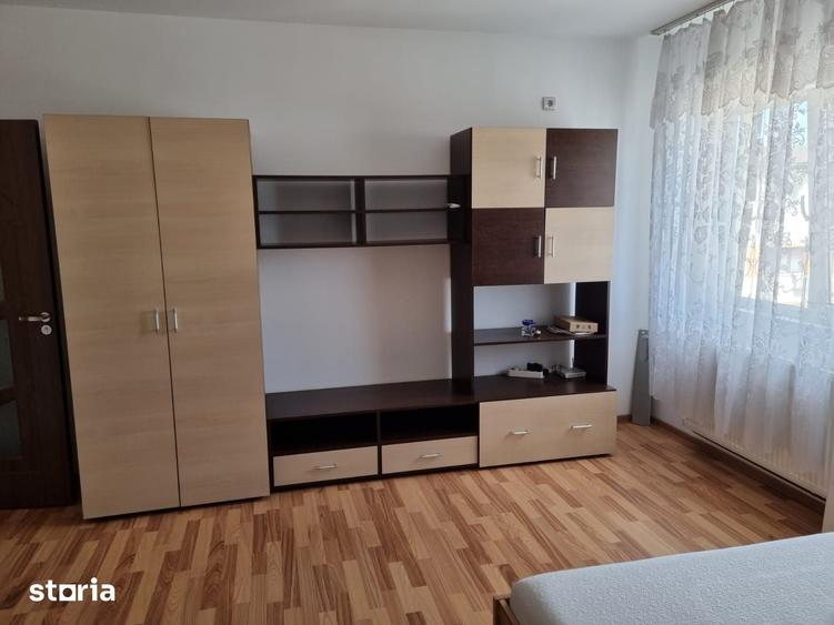 Garsonieră decomandată în Girocului