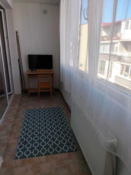 Apartament cu 2 camere semidecomandat în Florești
