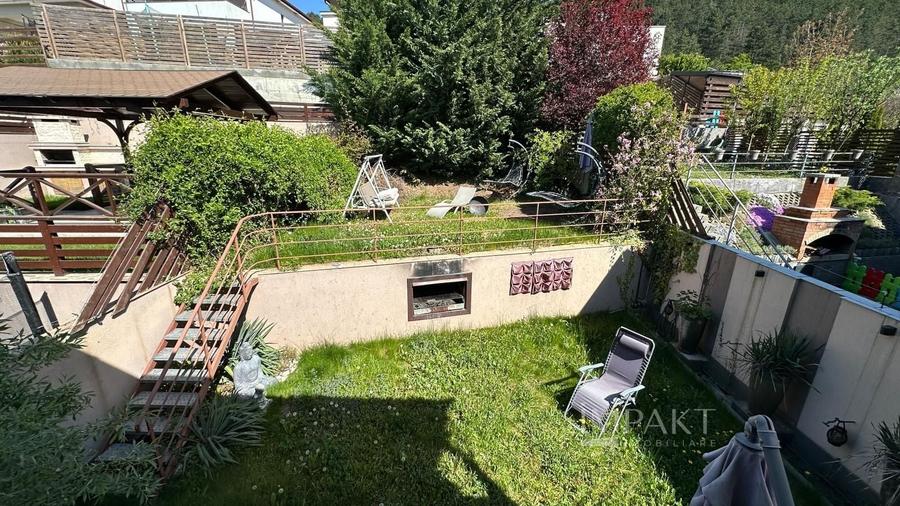 Duplex cu 4 camere cu Canalizare în Florești