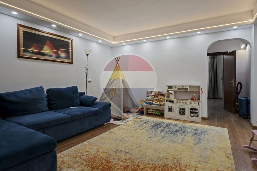 Apartament cu 3 camere semidecomandat, mobilat în Vitan Mall