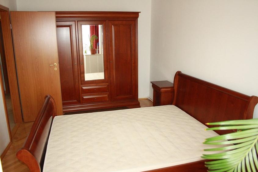 Apartament cu 3 camere decomandat, mobilat în Central