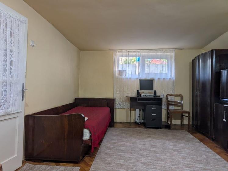 Casă cu 2 camere cu Canalizare în Central
