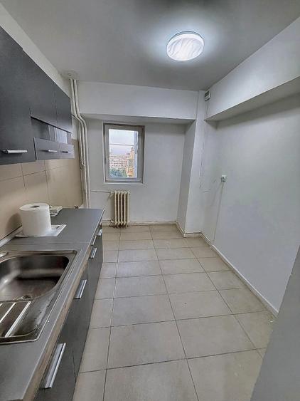 Apartament cu 3 camere decomandat în Obor