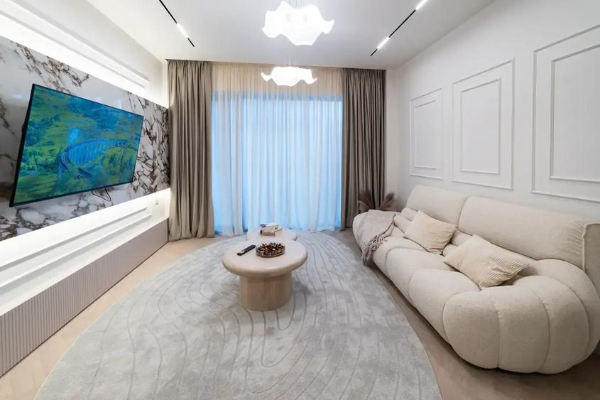 Apartament cu 4 camere semidecomandat în Aviației