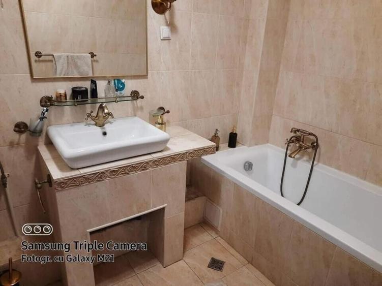 Casă individuală cu 7 camere cu Canalizare în Pantelimon