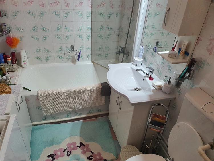 Apartament cu 3 camere decomandat în Ostroveni