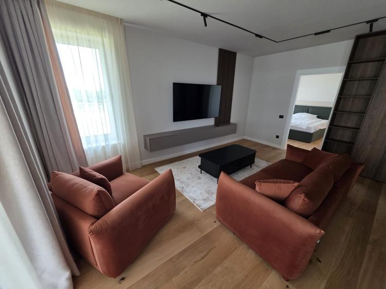 Apartament cu 3 camere semidecomandat în Central