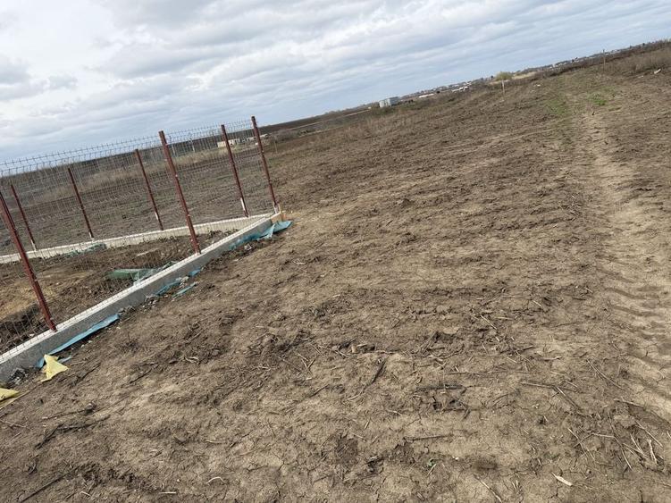Teren de 570 mp, în Costi