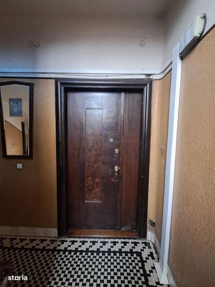 Apartament cu 5 camere decomandat în Moșilor