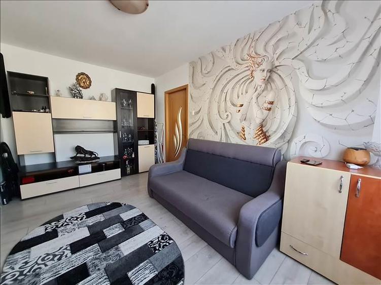 Apartament cu 2 camere semidecomandat, mobilat în Florilor