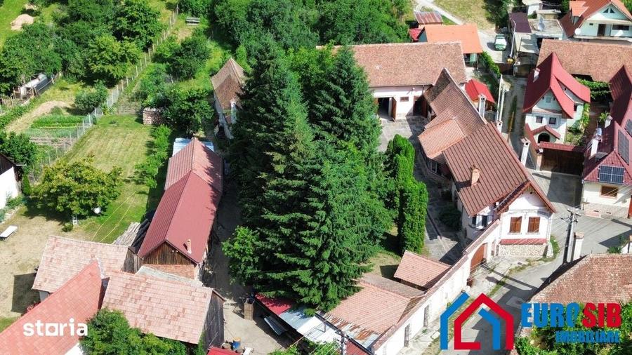 Casă cu 9 camere cu Teren 6193 Mp în Aeroport