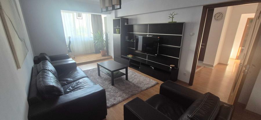Apartament cu 4 camere decomandat în Pandurilor