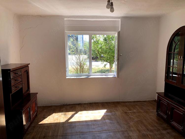Casă cu 3 camere cu Teren 1438 Mp în Central