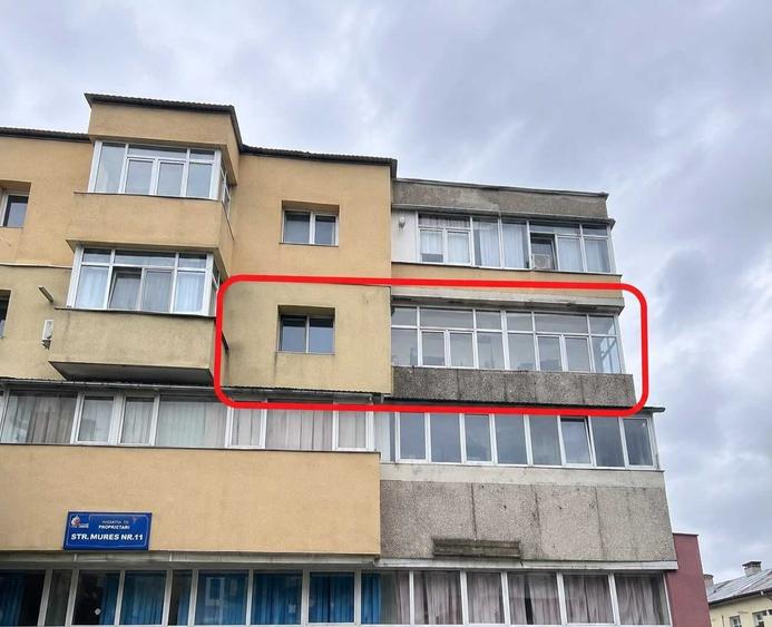 Apartament cu 3 camere semidecomandat în Sascut