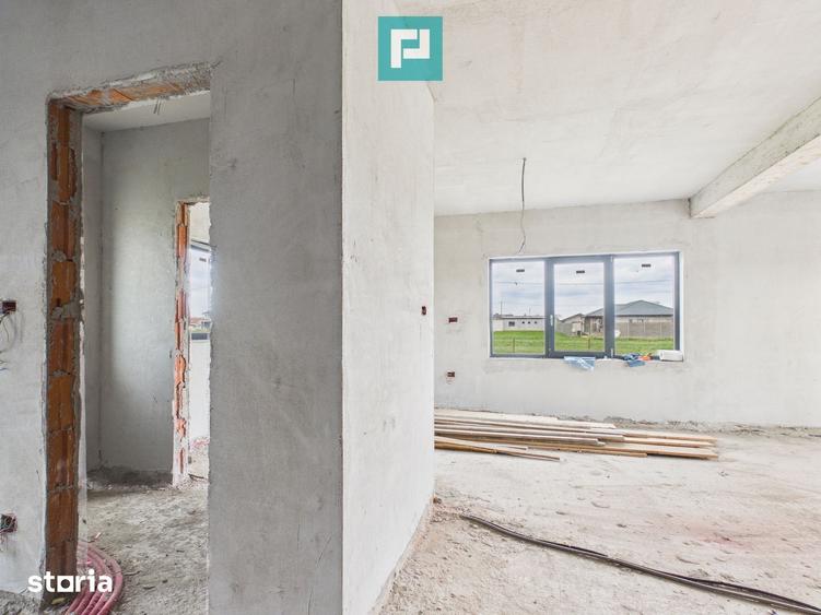 Casă cu 4 camere cu Teren 684 Mp în Zimandu Nou