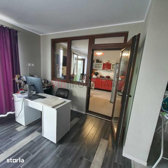 Casă cu 10 camere cu Teren 375 Mp în Central