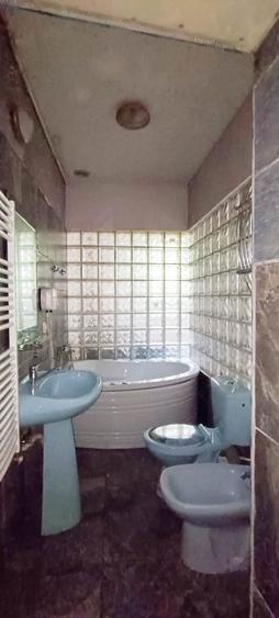 Apartament cu 4 camere semidecomandat în Central