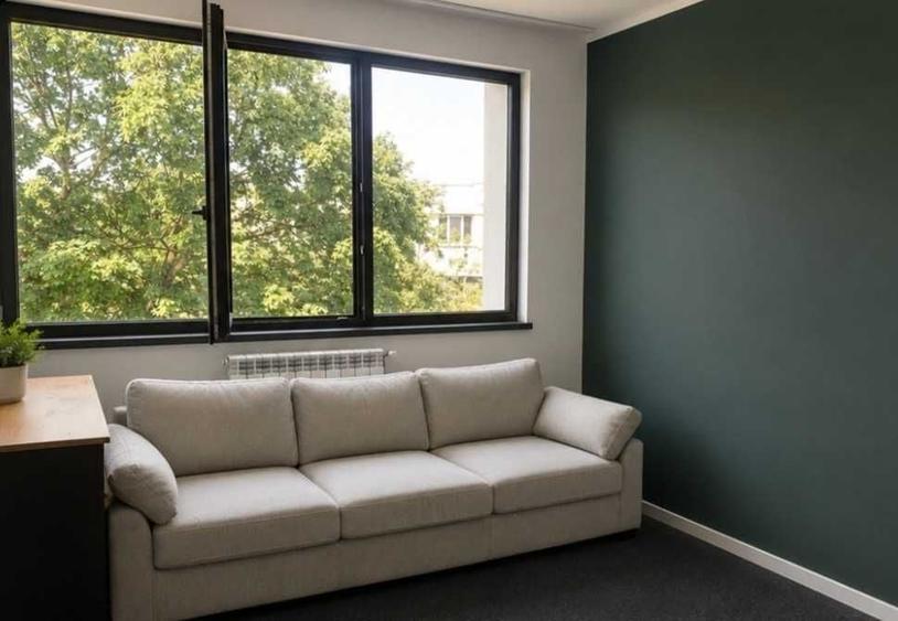 Apartament cu 4 camere semidecomandat în Central