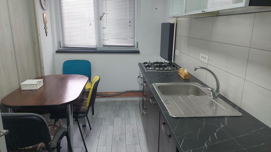 Apartament cu 3 camere decomandat în Radu Negru
