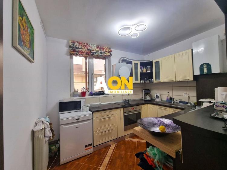 Apartament cu 4 camere decomandat, mobilat în Cetate