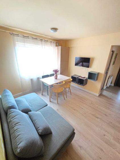 Apartament cu 3 camere decomandat în Florești
