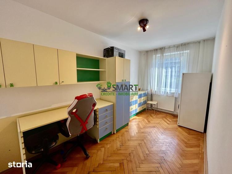 Apartament cu 3 camere semidecomandat în Săsar
