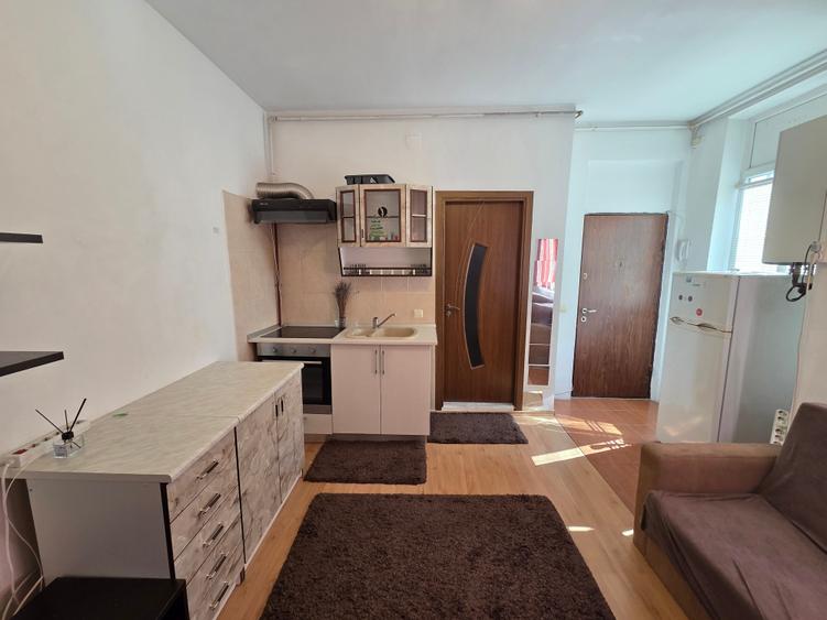 Apartament cu 2 camere semidecomandat în Banu Manta