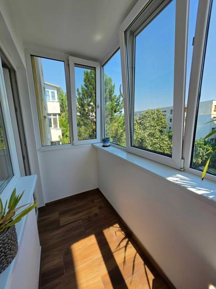 Apartament cu 3 camere semidecomandat în Socola
