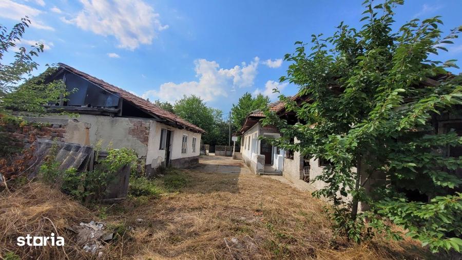 Casă cu 5 camere cu Teren 1969 Mp în Dănești