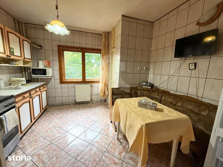 Apartament cu 3 camere decomandat în 1 Decembrie