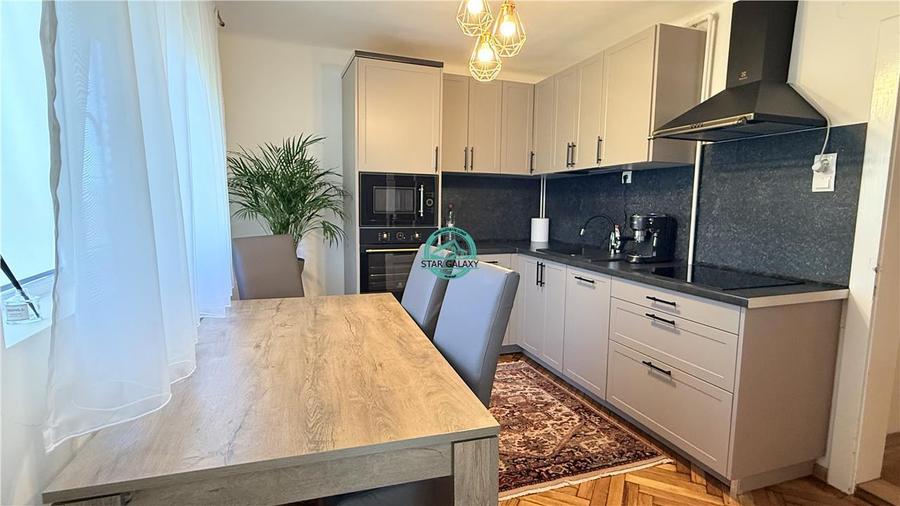 Apartament cu 4 camere decomandat, mobilat în Central