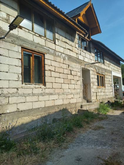Casă cu 4 camere în Almașu Sec