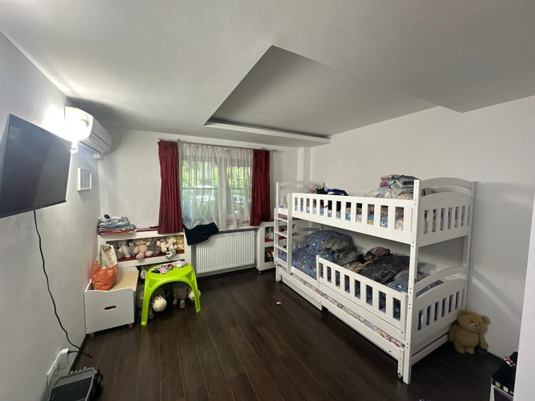 Apartament cu 3 camere semidecomandat, mobilat în Drumul Taberei