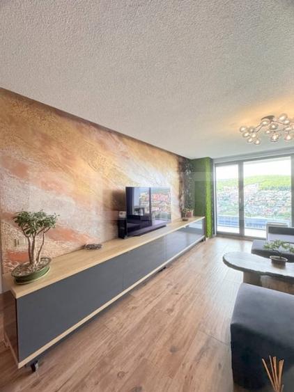 Apartament cu 3 camere semidecomandat, mobilat în Zorilor