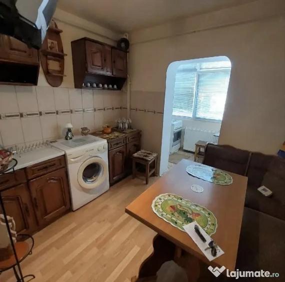 Apartament cu 3 camere decomandat, mobilat în Alfa