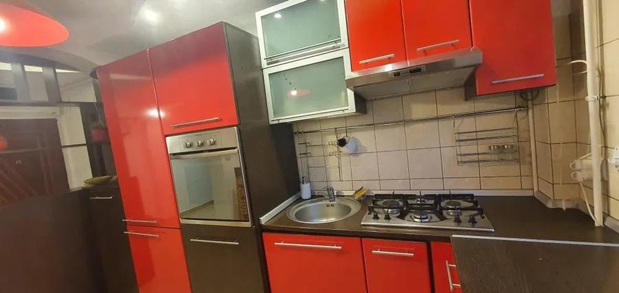 Apartament cu 3 camere decomandat, mobilat în Tineretului