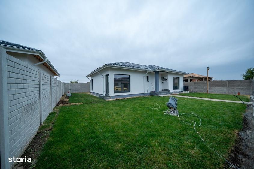 Casă cu 4 camere cu Teren 400 Mp în Domnești
