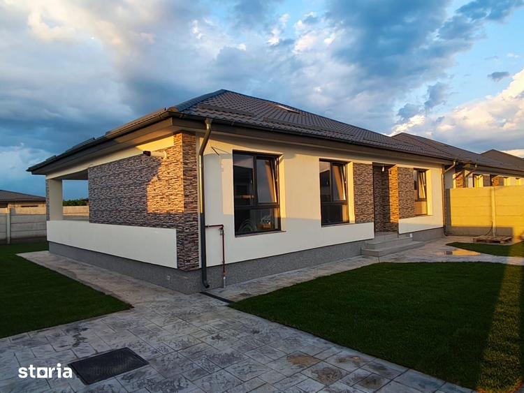 Casă cu 4 camere cu Teren 380 Mp în Joița