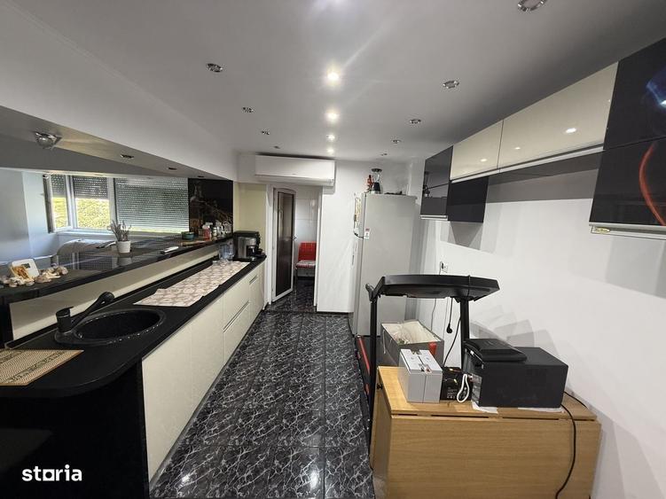 Apartament cu 4 camere decomandat în Central