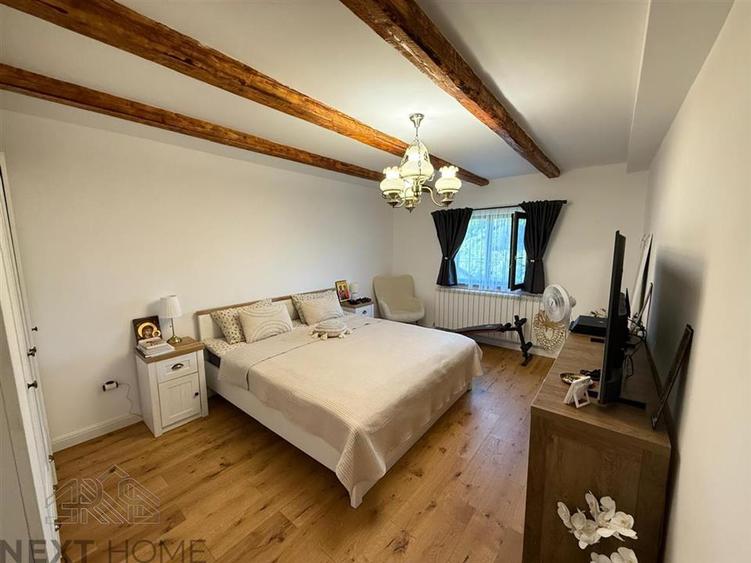 Casă cu 4 camere cu Teren 2400 Mp în Păulești