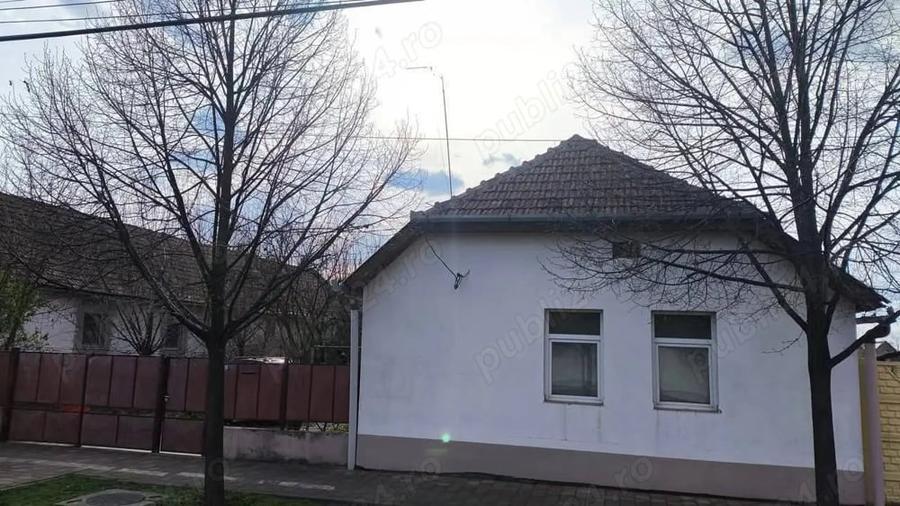 Casă cu 3 camere cu Teren 1439 Mp în Central