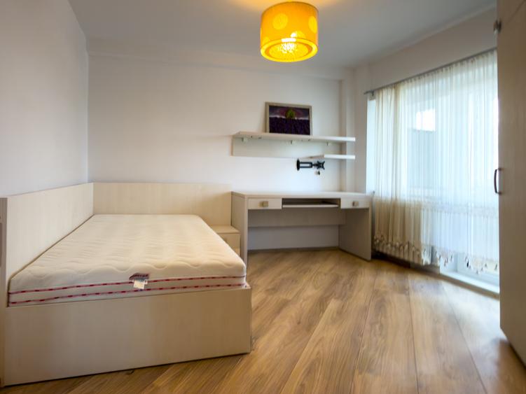 Apartament cu 4 camere decomandat în Gara