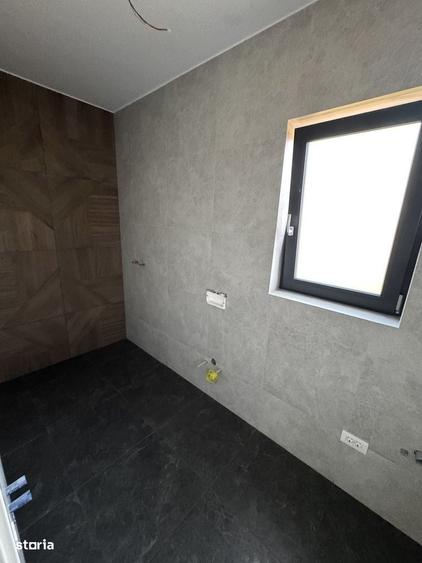 Casă cu 4 camere cu Teren 500 Mp în Tomești