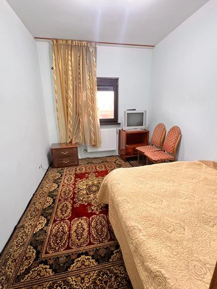 Apartament cu 3 camere semidecomandat în Inel II
