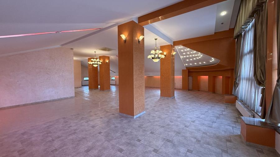 Casă individuală cu 7 camere cu Piscina în Eroii Revoluției